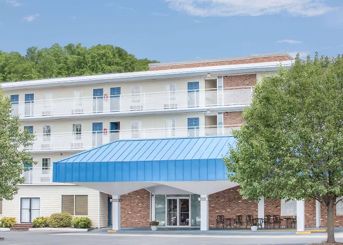 Howard Johnson By Wyndham Staunton