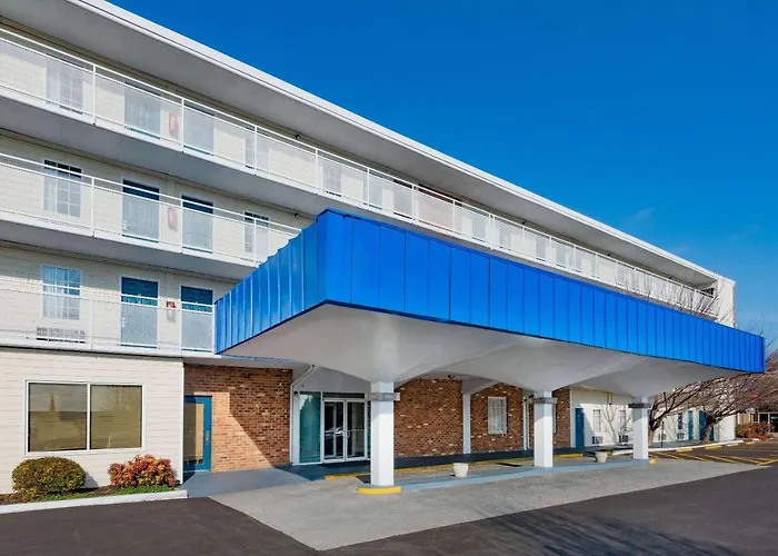 Howard Johnson By Wyndham Staunton