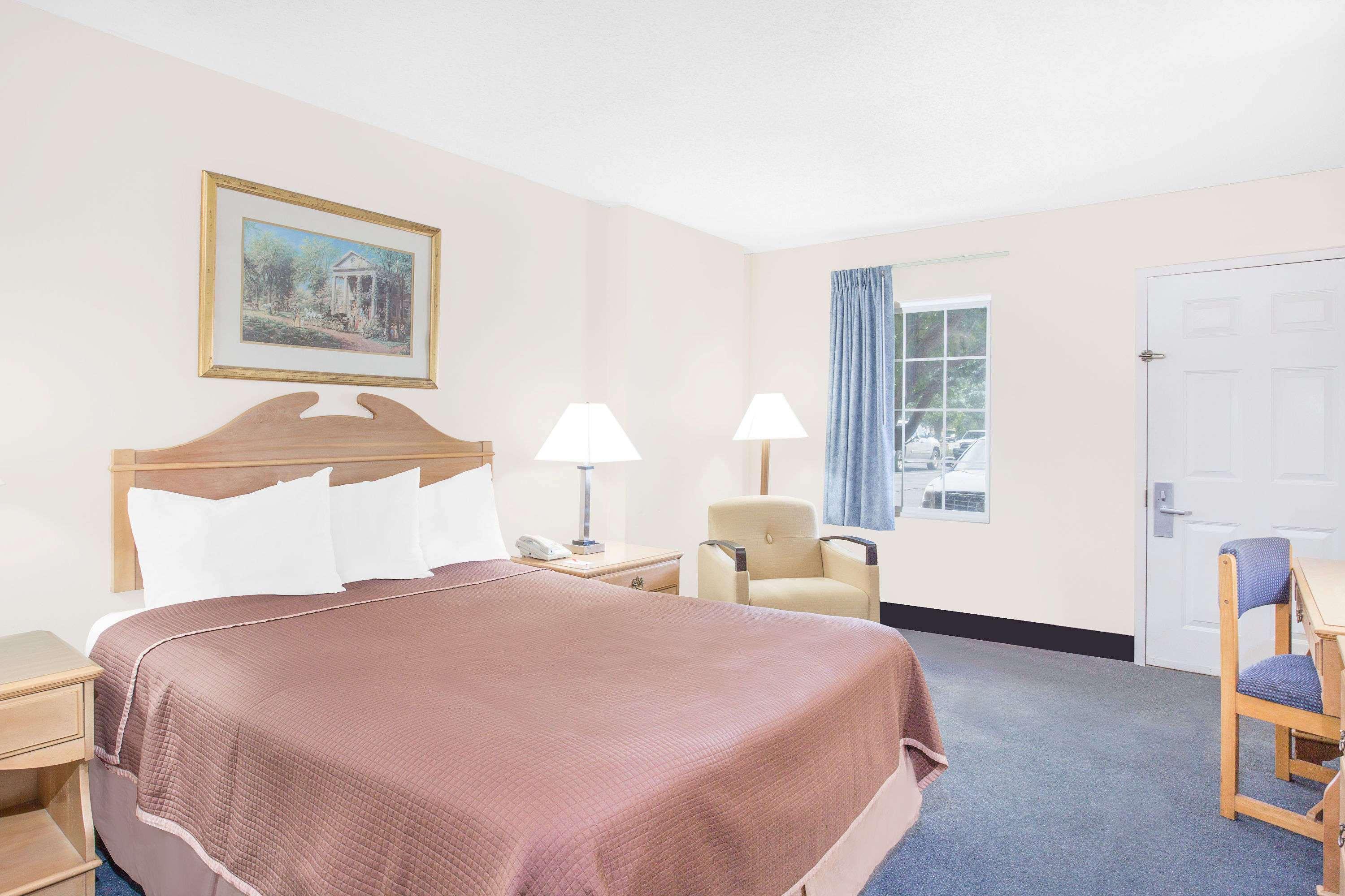 Howard Johnson By Wyndham Hotel Staunton