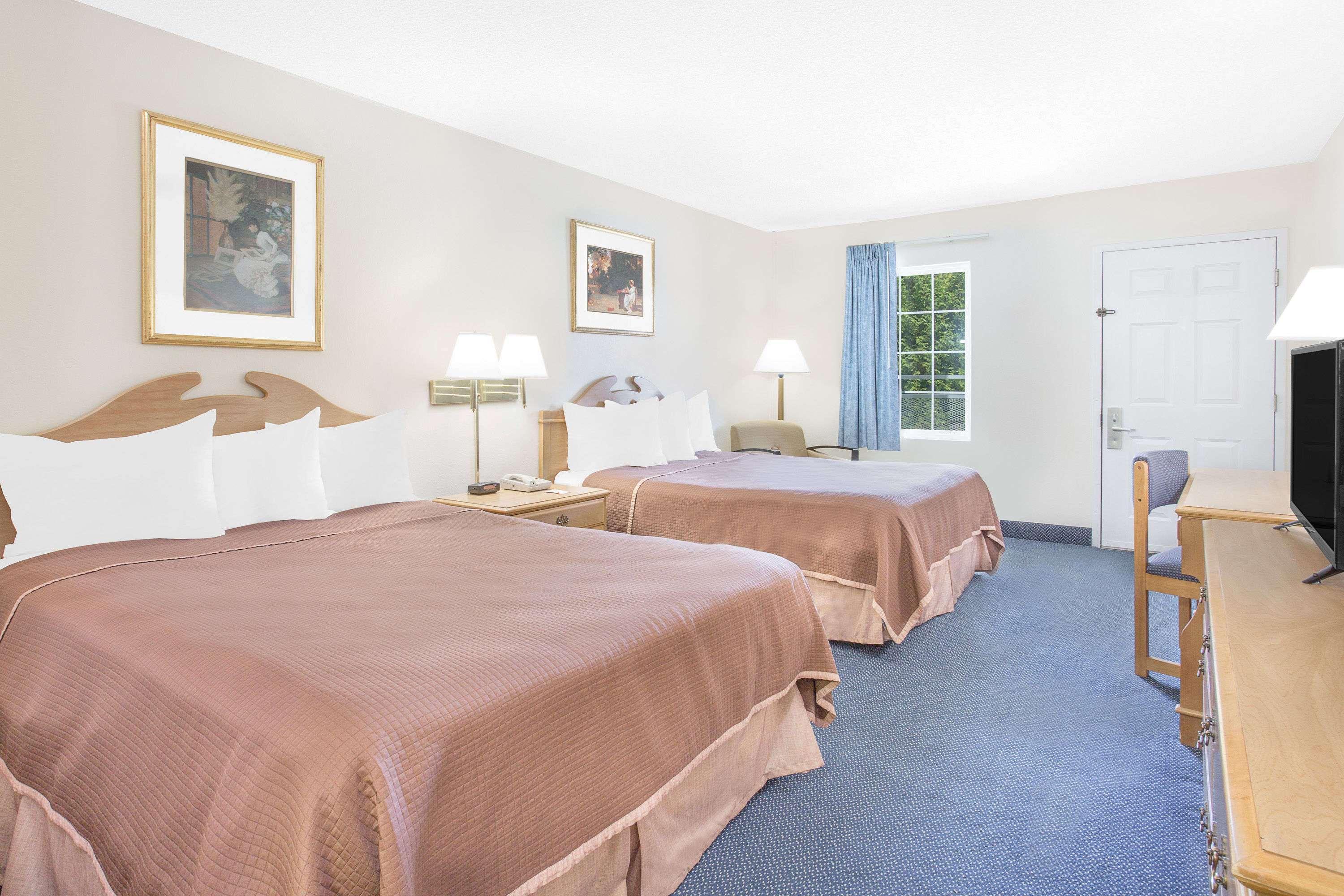 Howard Johnson By Wyndham
