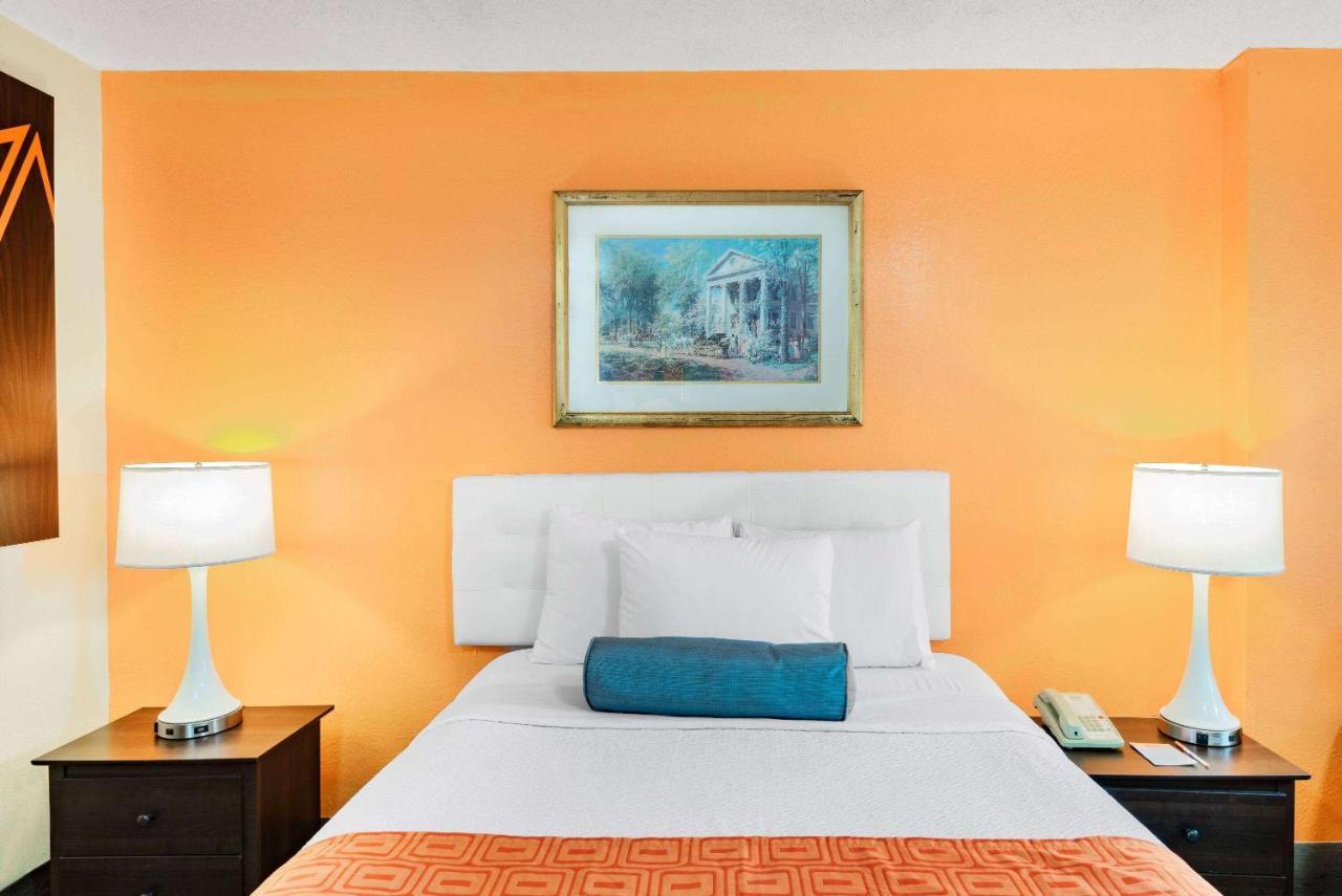 Hotel Howard Johnson By Wyndham Staunton