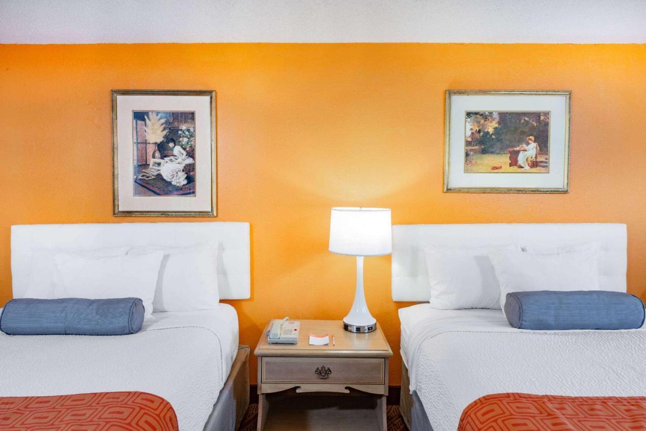 Howard Johnson By Wyndham Hotel 2*