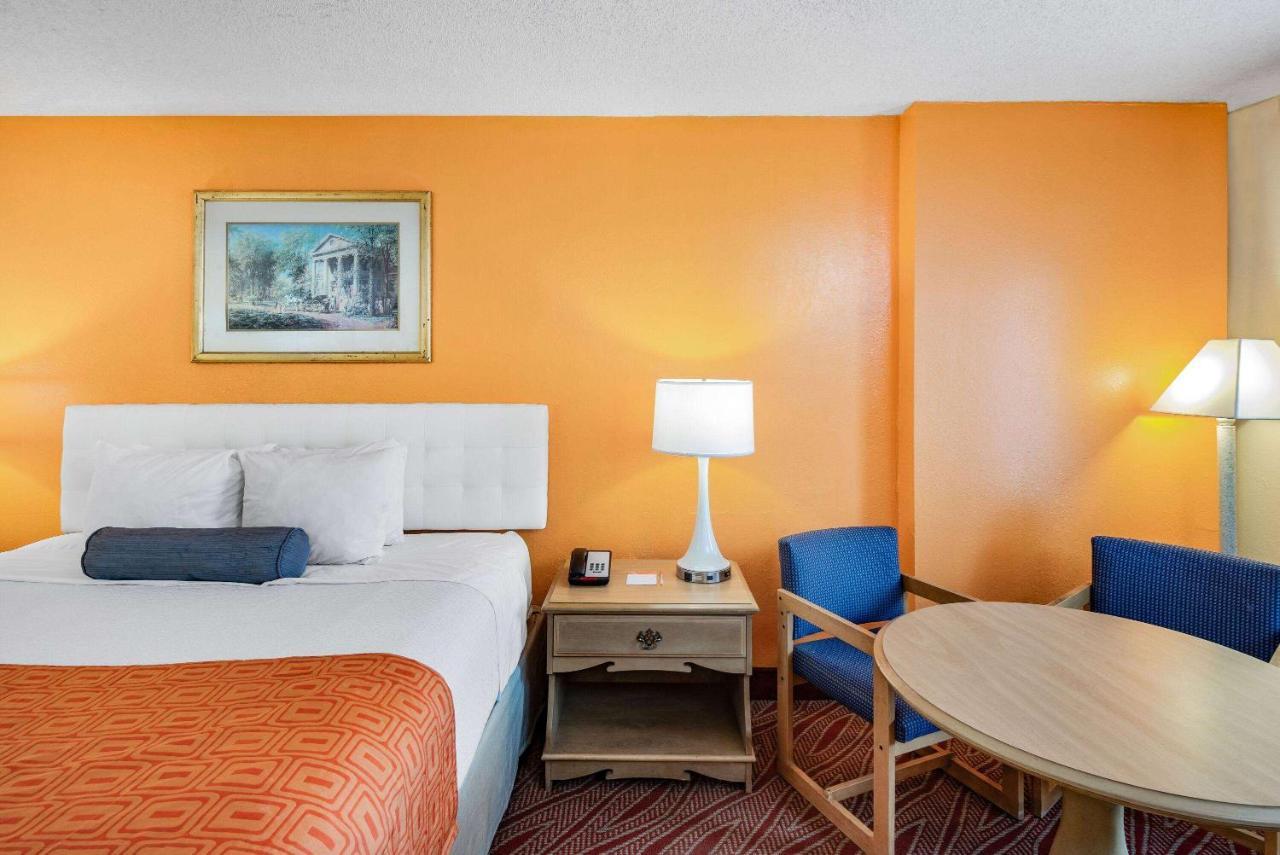Howard Johnson By Wyndham Hotel