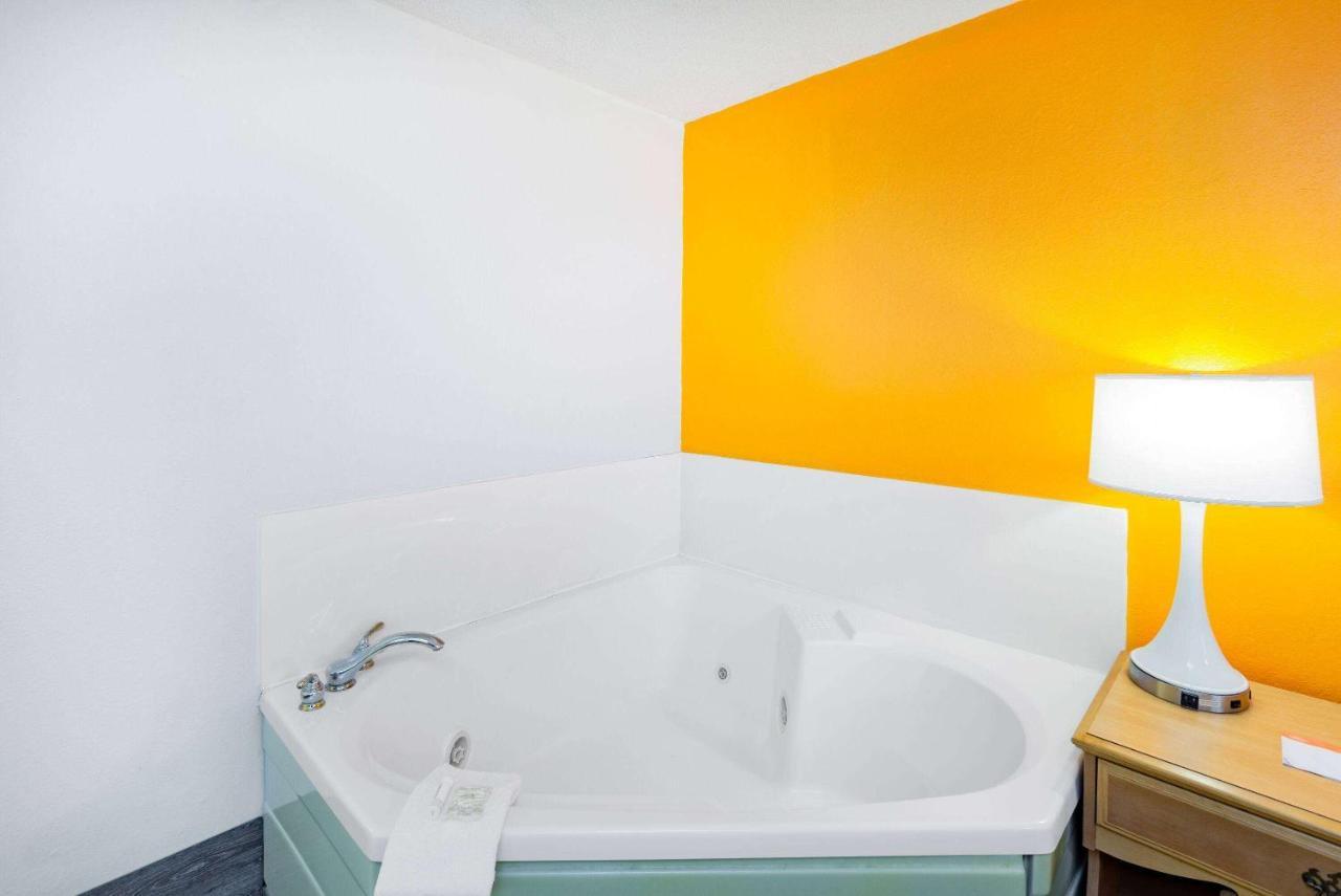 Howard Johnson By Wyndham Hotel 2*