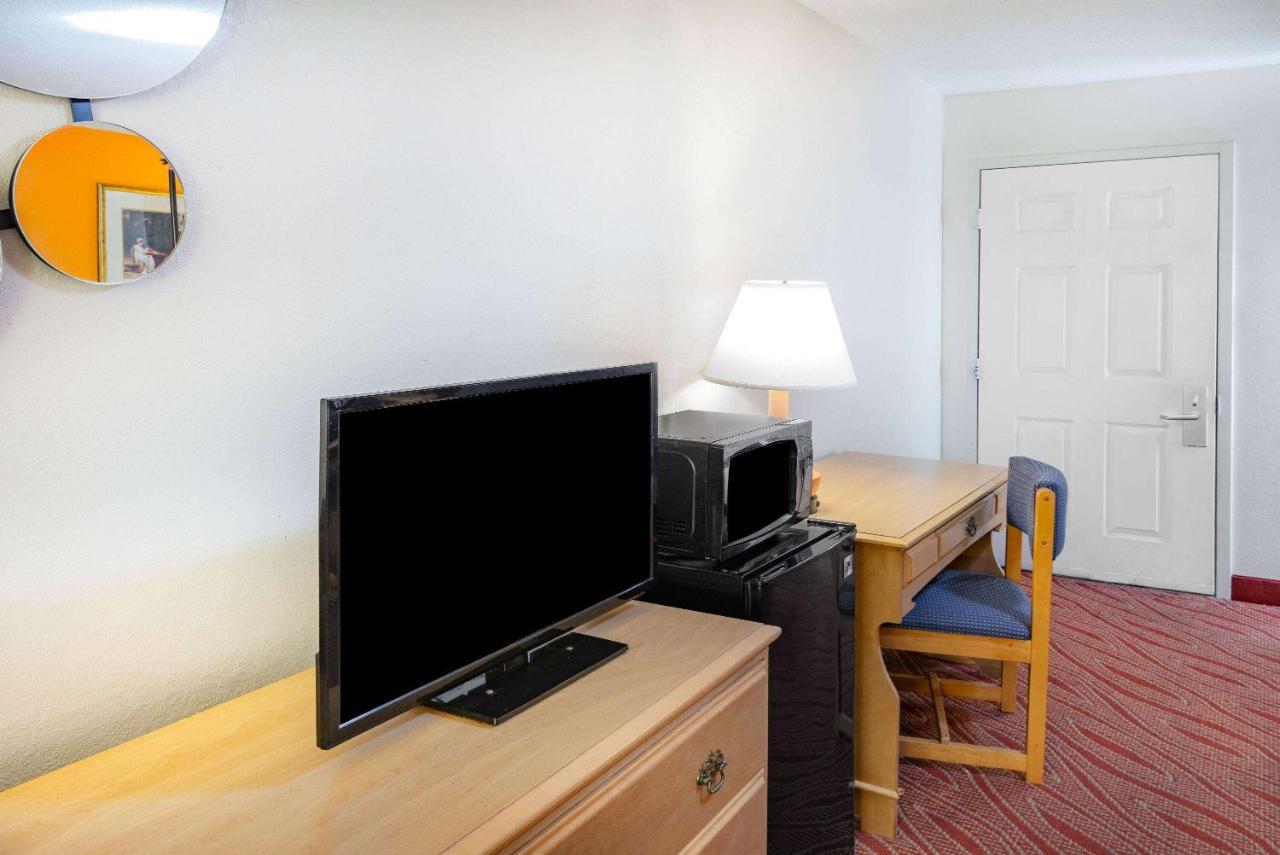 Hotel Howard Johnson By Wyndham 2*