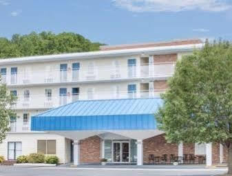Howard Johnson By Wyndham Hotel Staunton